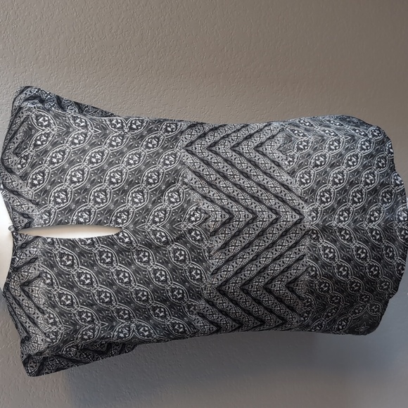 Limited Elegant Cap Sleeve Kaleidoscope Top - Picture 3 of 6